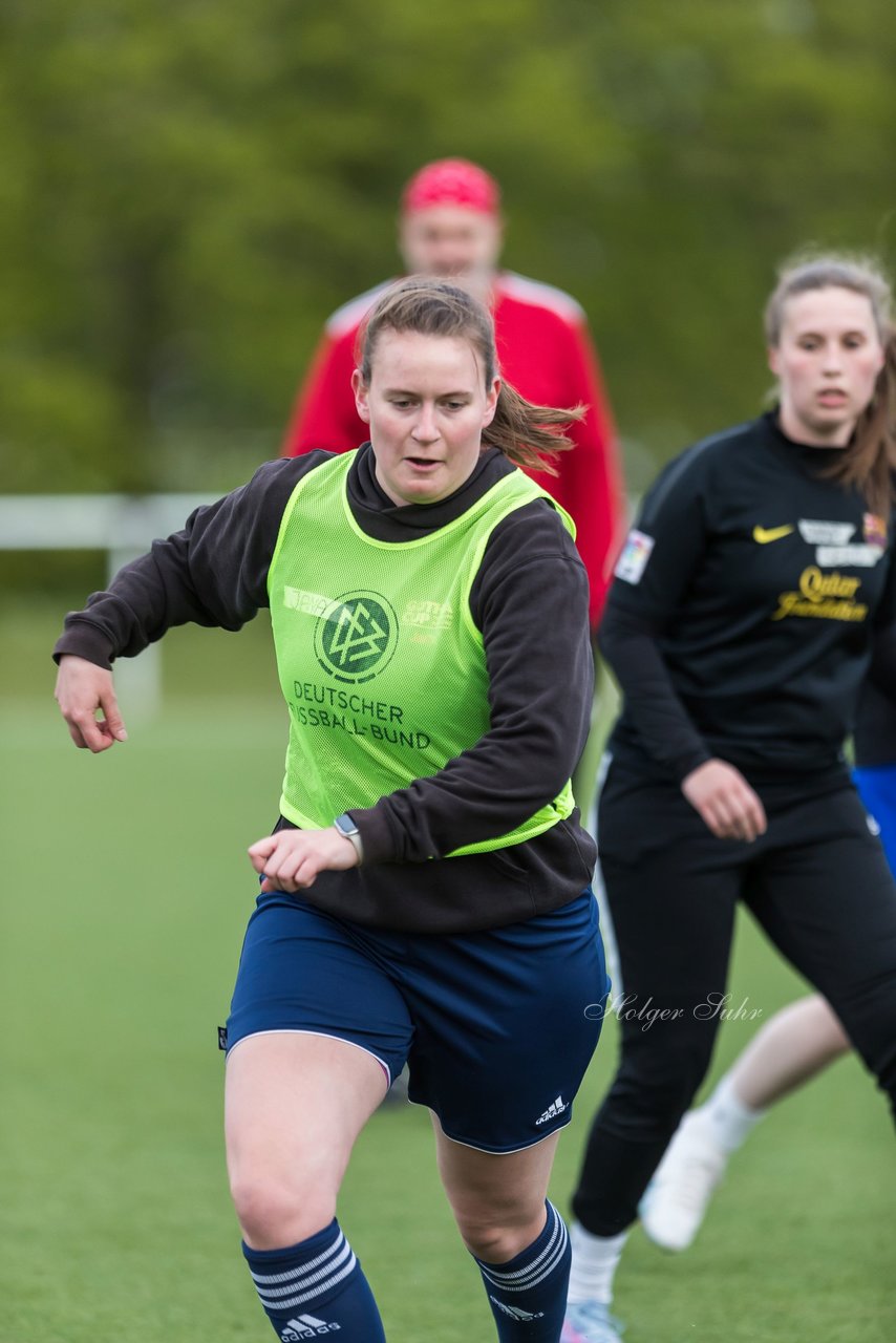 Bild 231 - Co-Trainerin der Frauen Nationalmannschaft Britta Carlson in Wahlstedt